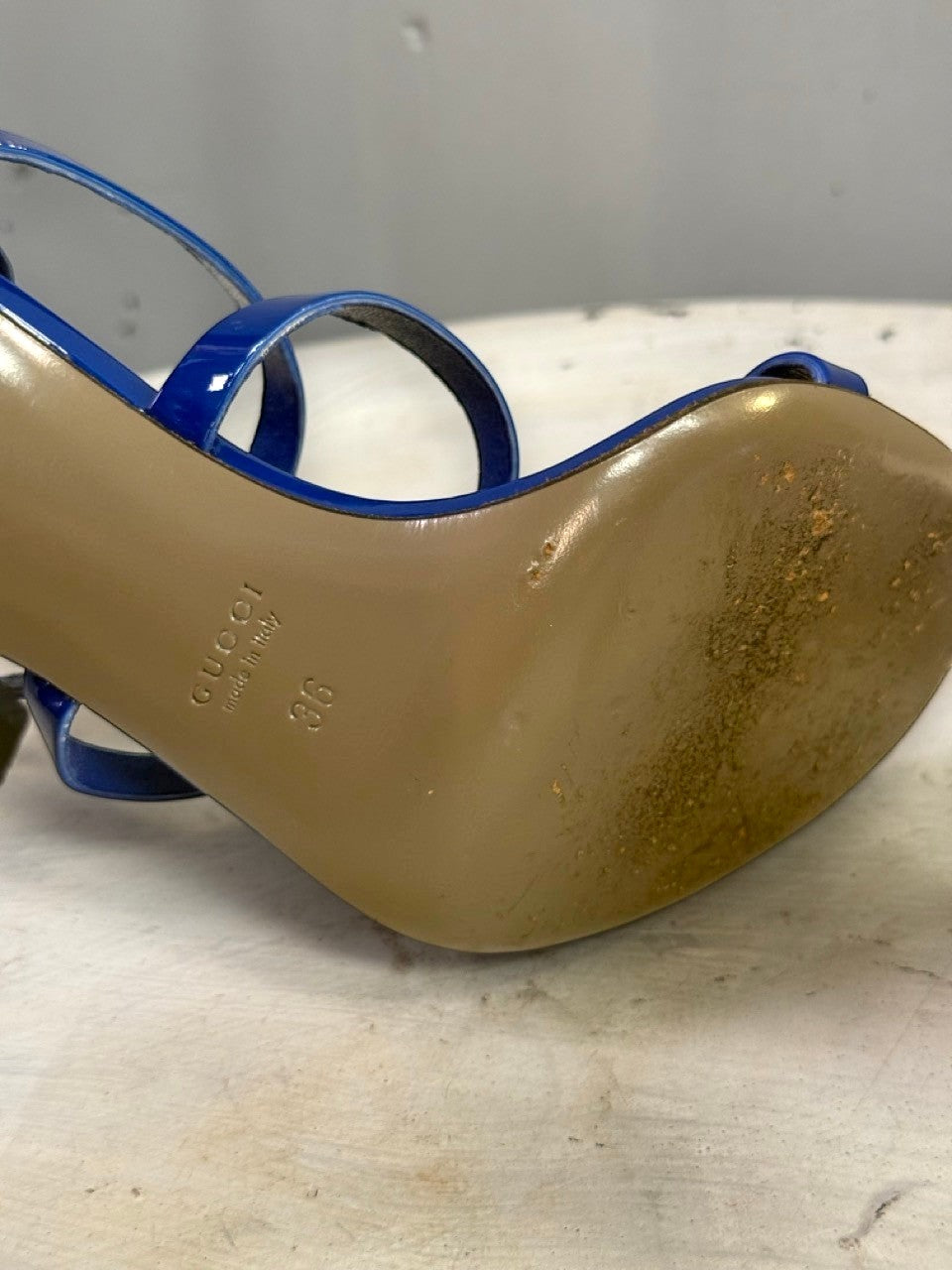 BERLIN VINTAGE CORNER Gucci blue patent leather sandal sole showing size 36 and Italian craftsmanship branding