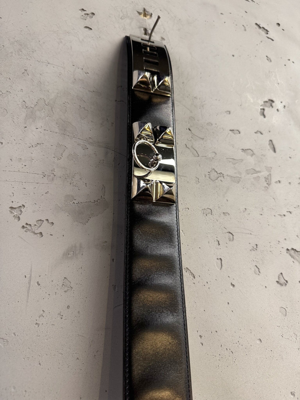 BERLIN VINTAGE CORNER black leather Hermes waist belt with polished silver-tone pyramid studs and ring hardware detail.
