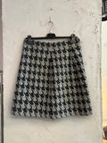 BERLIN VINTAGE CORNER black and grey houndstooth pleated mini skirt with textured fabric and zipper closure.