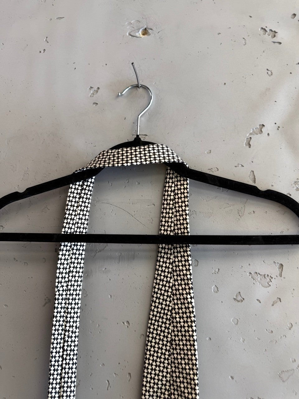 BERLIN VINTAGE CORNER black and white houndstooth pattern tie. Classic formal accessory.