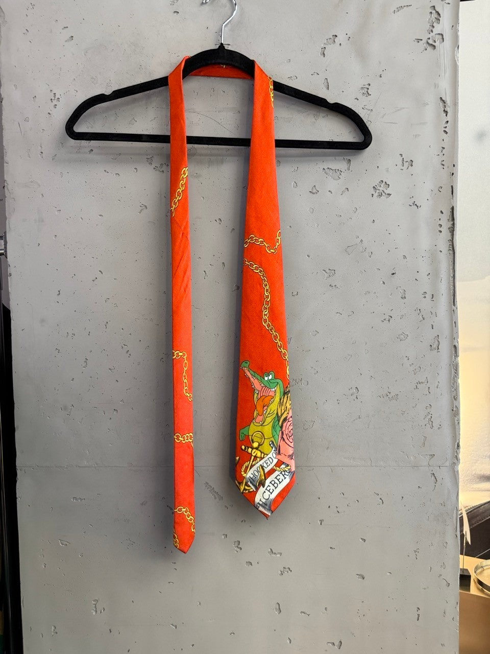 BERLIN VINTAGE CORNER orange ICEBERG necktie featuring a whimsical crocodile graphic and gold chain print.