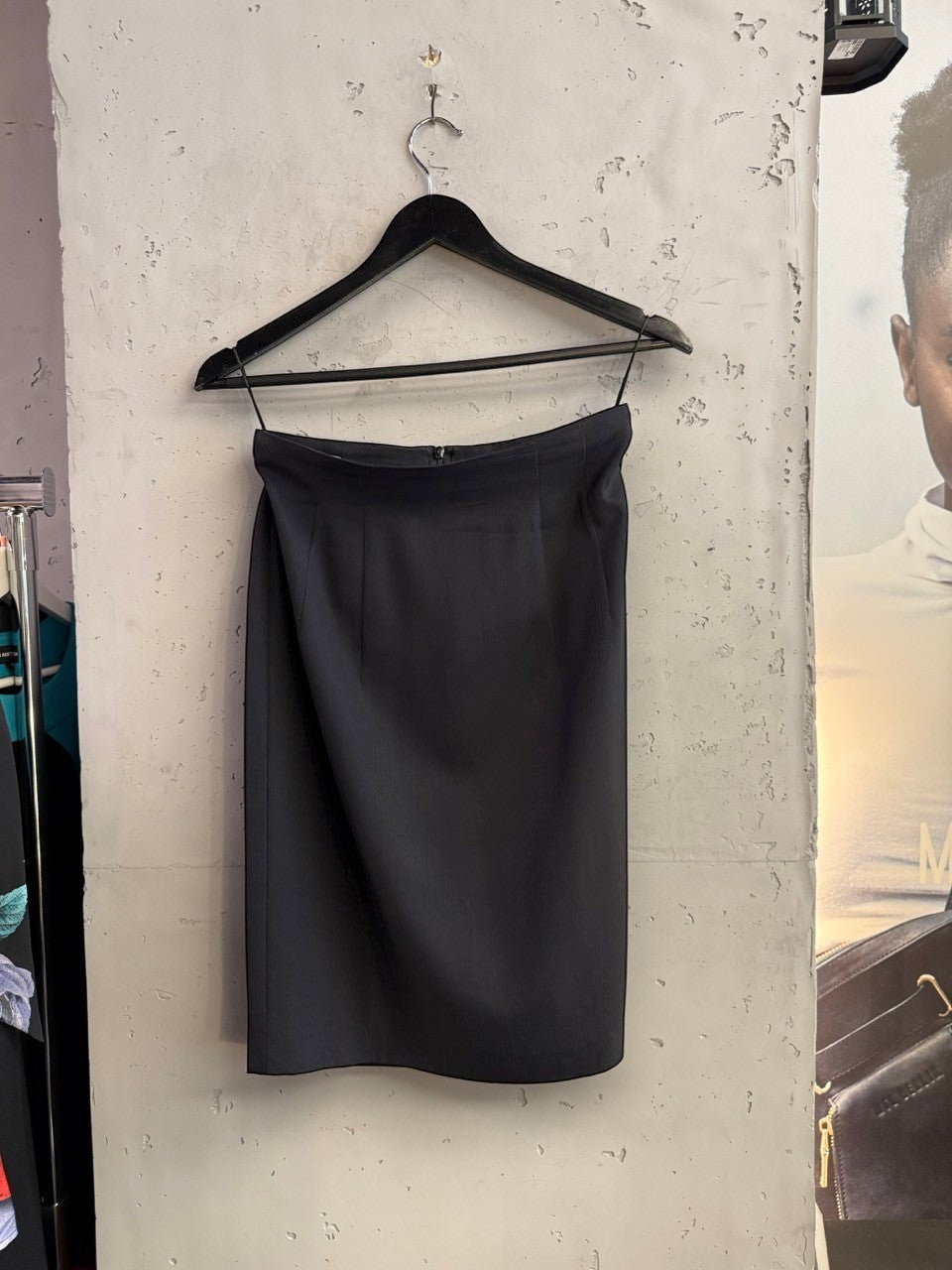 BERLIN VINTAGE CORNER Jil Sander black tailored pencil skirt with a structured silhouette and back zipper closure.
