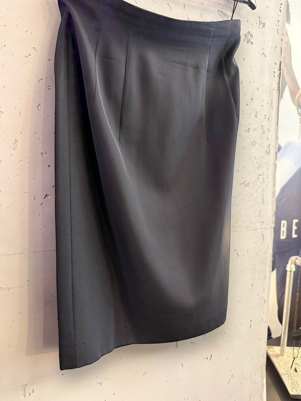 BERLIN VINTAGE CORNER Jil Sander black tailored pencil skirt with structured silhouette and dart detailing