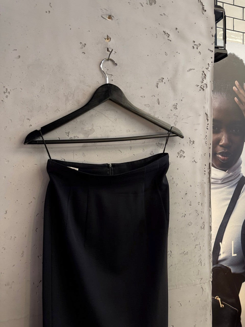 BERLIN VINTAGE CORNER Jil Sander black tailored pencil skirt with a structured silhouette and back zipper closure.