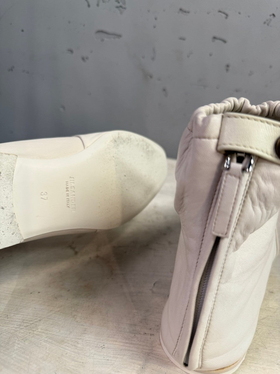 BERLIN VINTAGE CORNER JIL SANDER off-white leather ankle boots with back zip and square toe detail