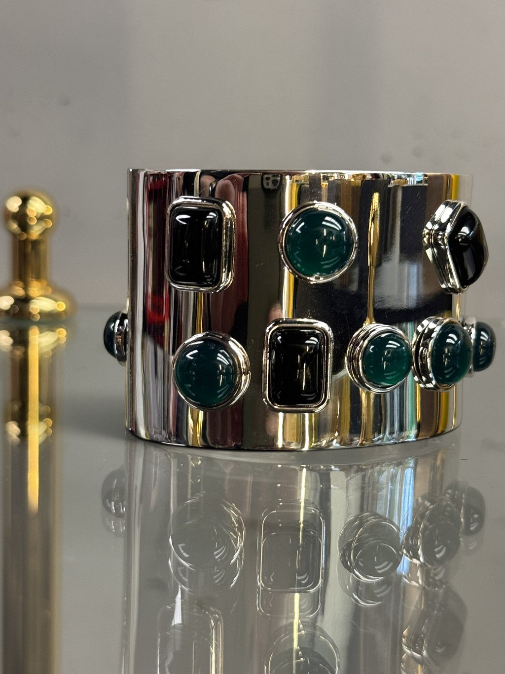 BERLIN VINTAGE CORNER Jil Sander wide silver-tone hinged cuff bracelet with alternating dark green and black stones.