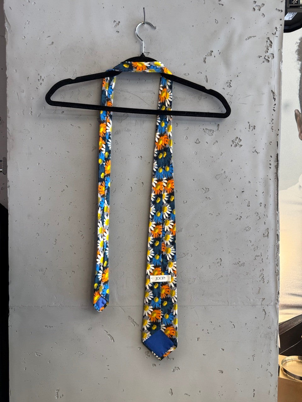 BERLIN VINTAGE CORNER JOOP! navy blue tie with white, orange, and blue daisy print. Classic width.