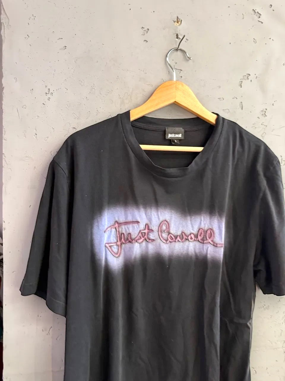 BERLIN VINTAGE CORNER black Just Cavalli cotton crewneck t-shirt with spray-paint effect logo graphic