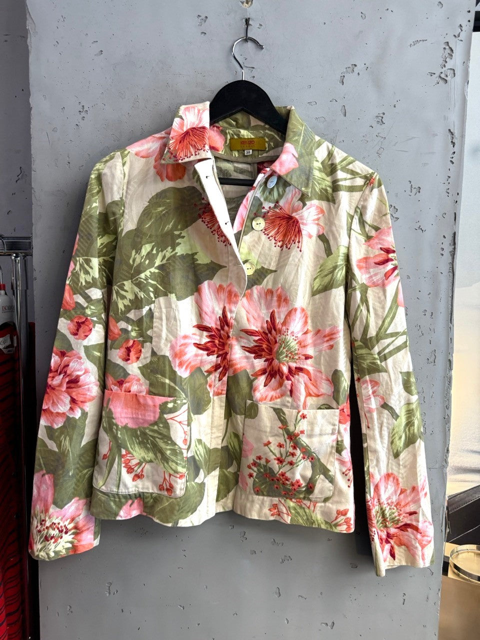 BERLIN VINTAGE CORNER KENZO floral print jacket with pink and olive botanical pattern, collar, and patch pockets.