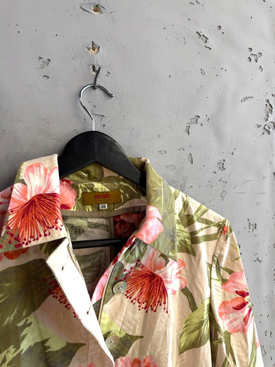 BERLIN VINTAGE CORNER KENZO floral print jacket with pink and olive botanical pattern and button-front closure.