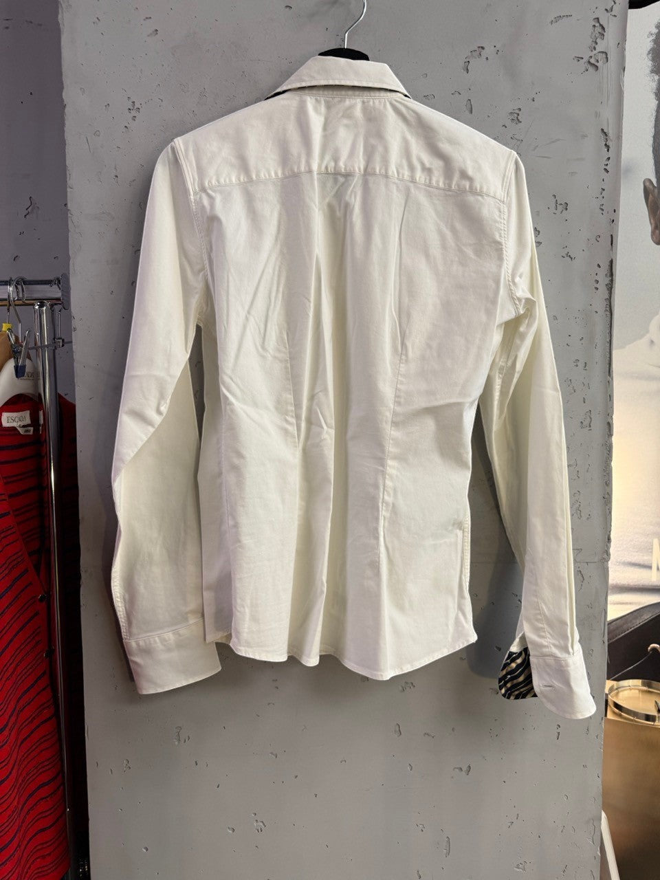 Back view of a BERLIN VINTAGE CORNER La Martina white cotton long-sleeve shirt with a tailored fit and striped cuffs.