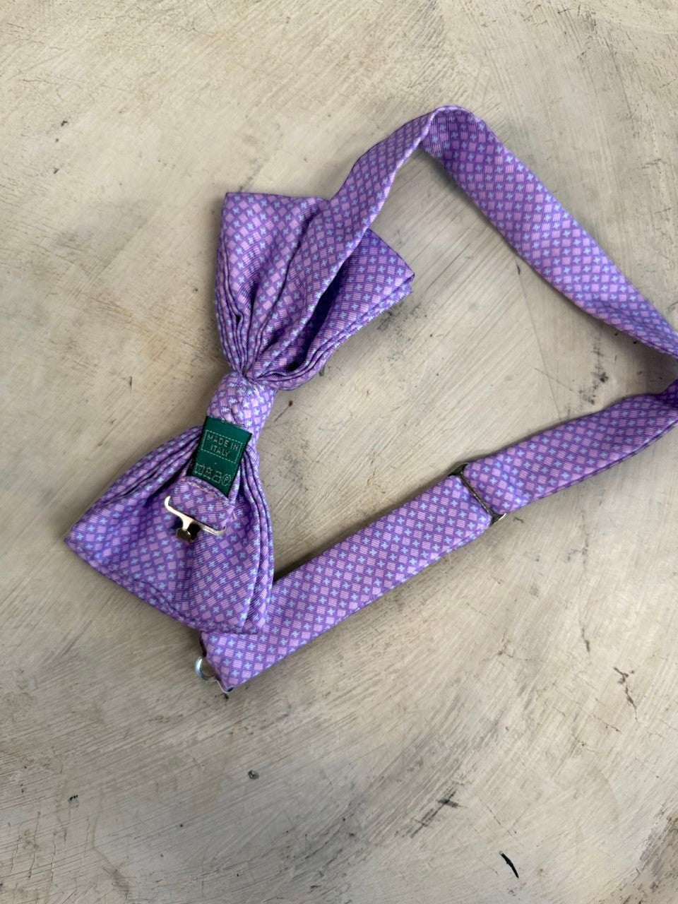BERLIN VINTAGE CORNER lavender silk bow tie with purple geometric pattern. Adjustable strap.