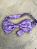BERLIN VINTAGE CORNER lavender silk bow tie with a subtle purple geometric pattern. Adjustable strap.