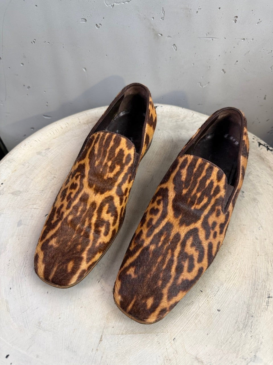BERLIN VINTAGE CORNER leopard print calf hair loafers. These slip-on shoes feature a textured ponyhair upper in a classic animal pattern.