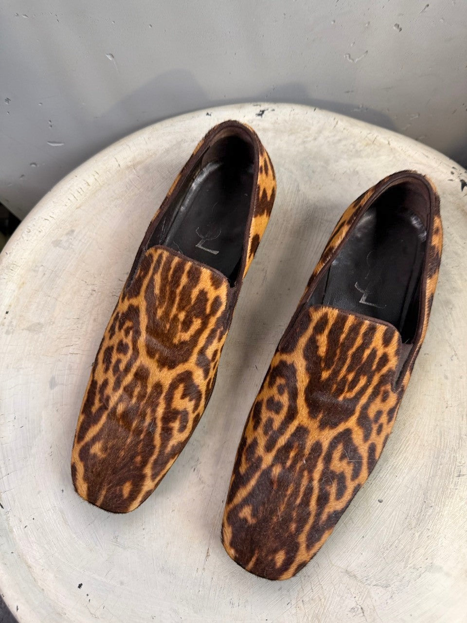 BERLIN VINTAGE CORNER leopard print calf hair loafers with a slip-on design and square toe.