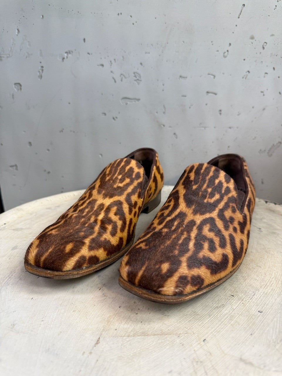 BERLIN VINTAGE CORNER leopard print calf hair loafers. Women's slip-on shoes with ponyhair upper.