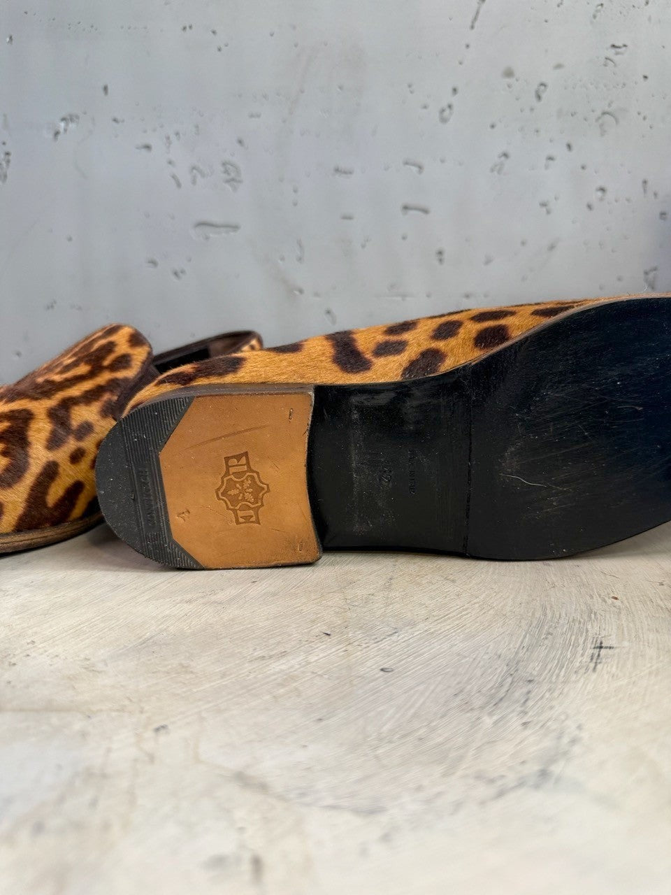 BERLIN VINTAGE CORNER leopard print calf hair loafers with a slip-on design and durable sole.