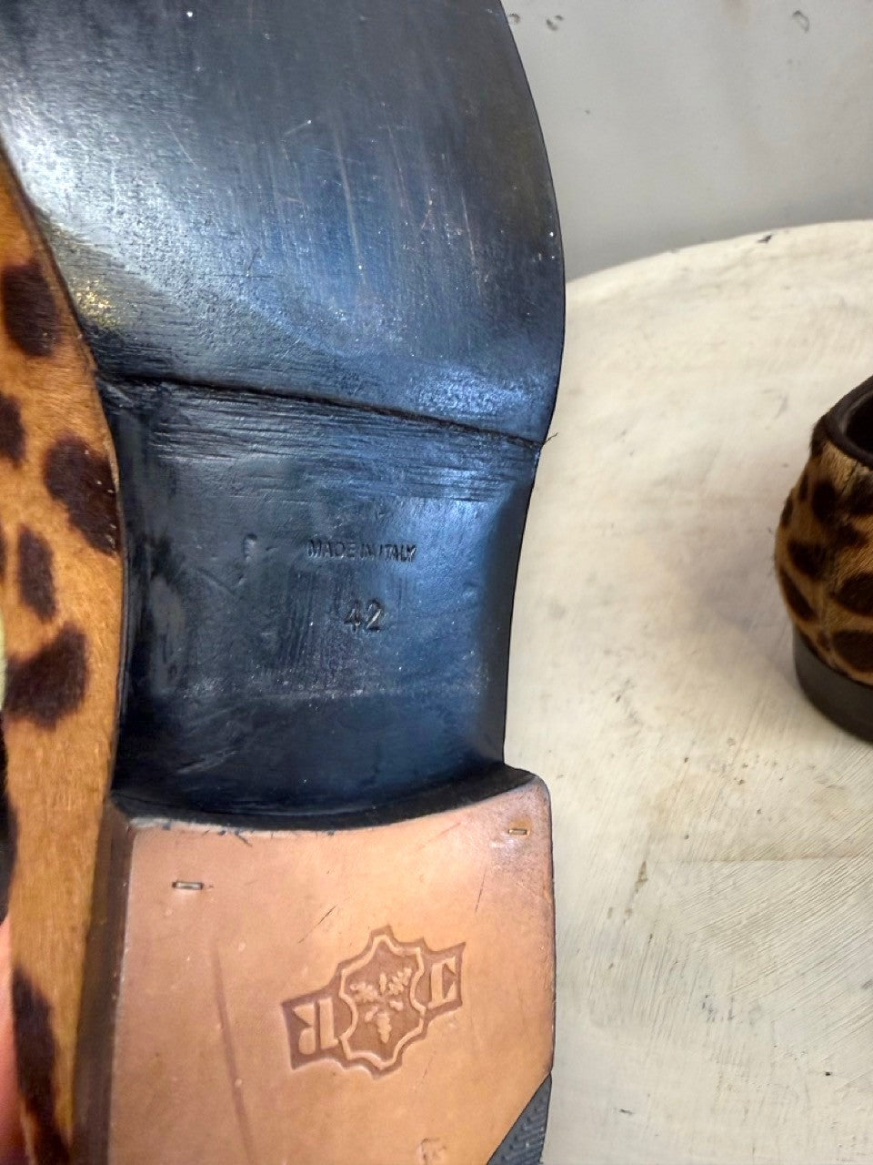 BERLIN VINTAGE CORNER leopard print calf hair loafers, made in Italy. Size 42.