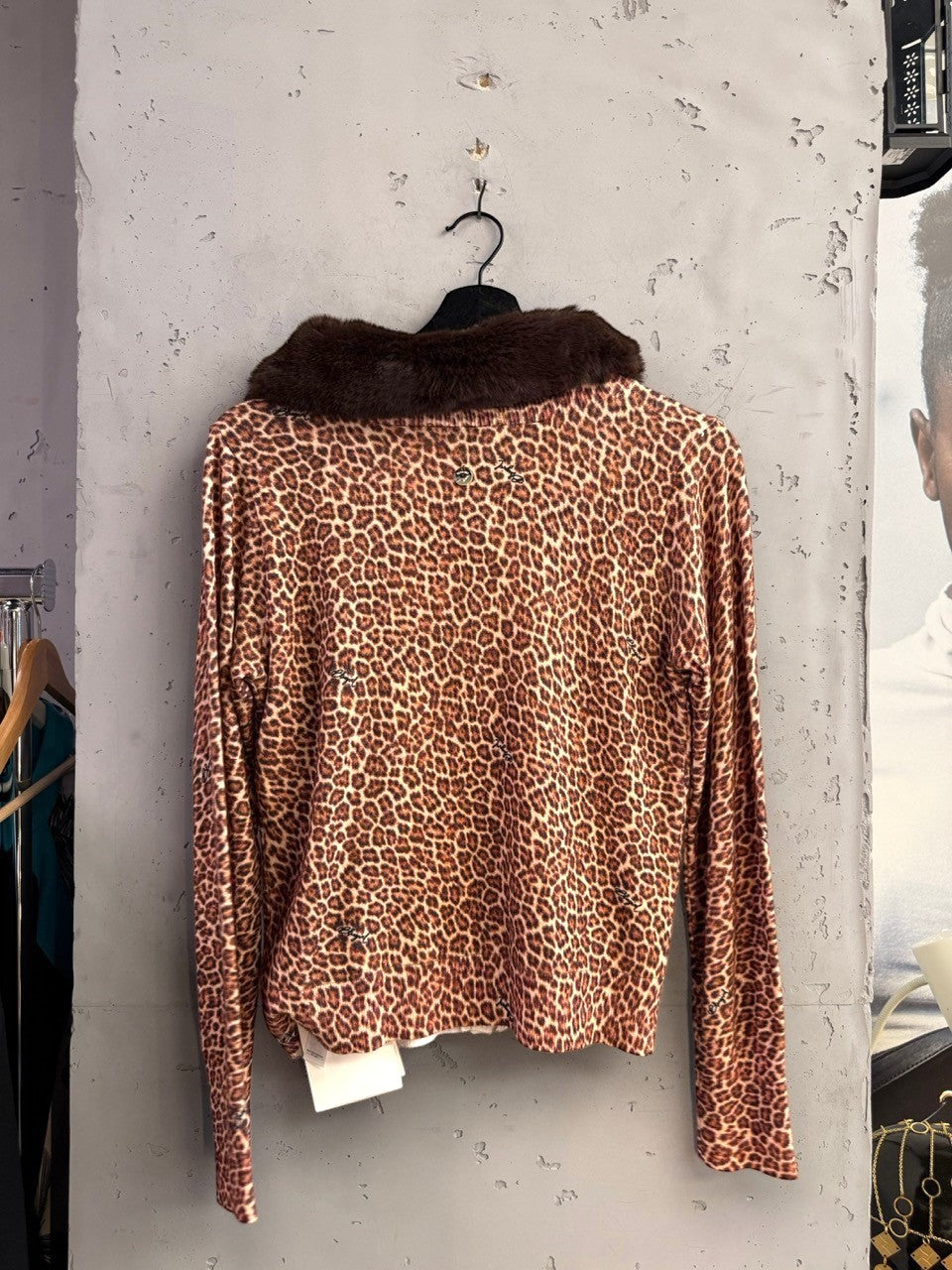 BERLIN VINTAGE CORNER Blugirl Blumarine leopard print knit cardigan with a plush dark brown faux fur collar