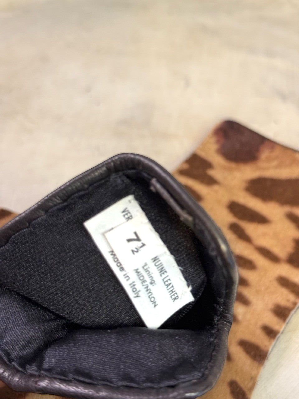 BERLIN VINTAGE CORNER leopard print leather gloves with black trim and nylon lining. Size 7 1/2. Made in Italy.
