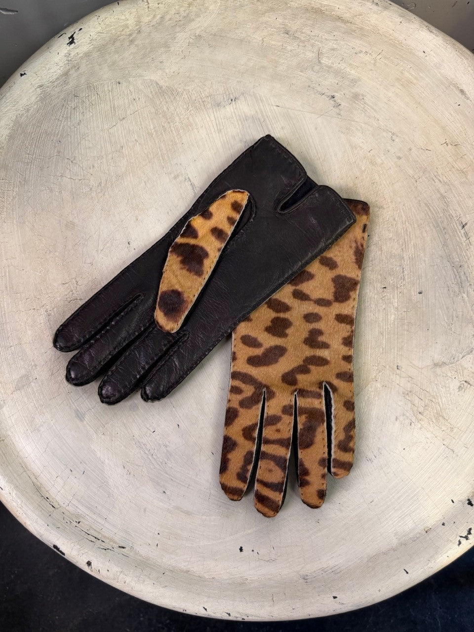BERLIN VINTAGE CORNER leopard print leather gloves with black trim and lining. Soft, supple material.