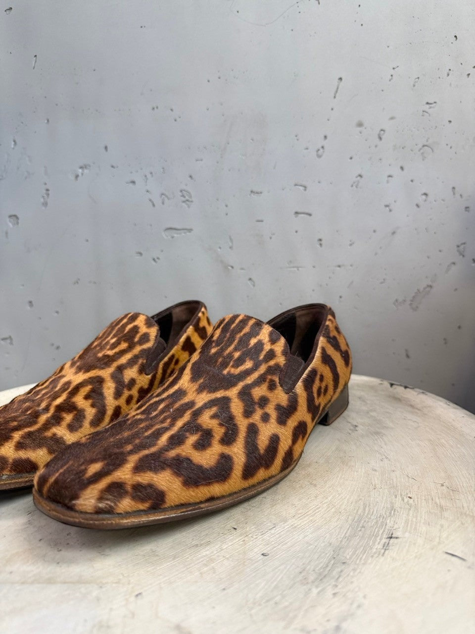 BERLIN VINTAGE CORNER leopard print calf hair loafers. Women's slip-on shoes with ponyhair upper.