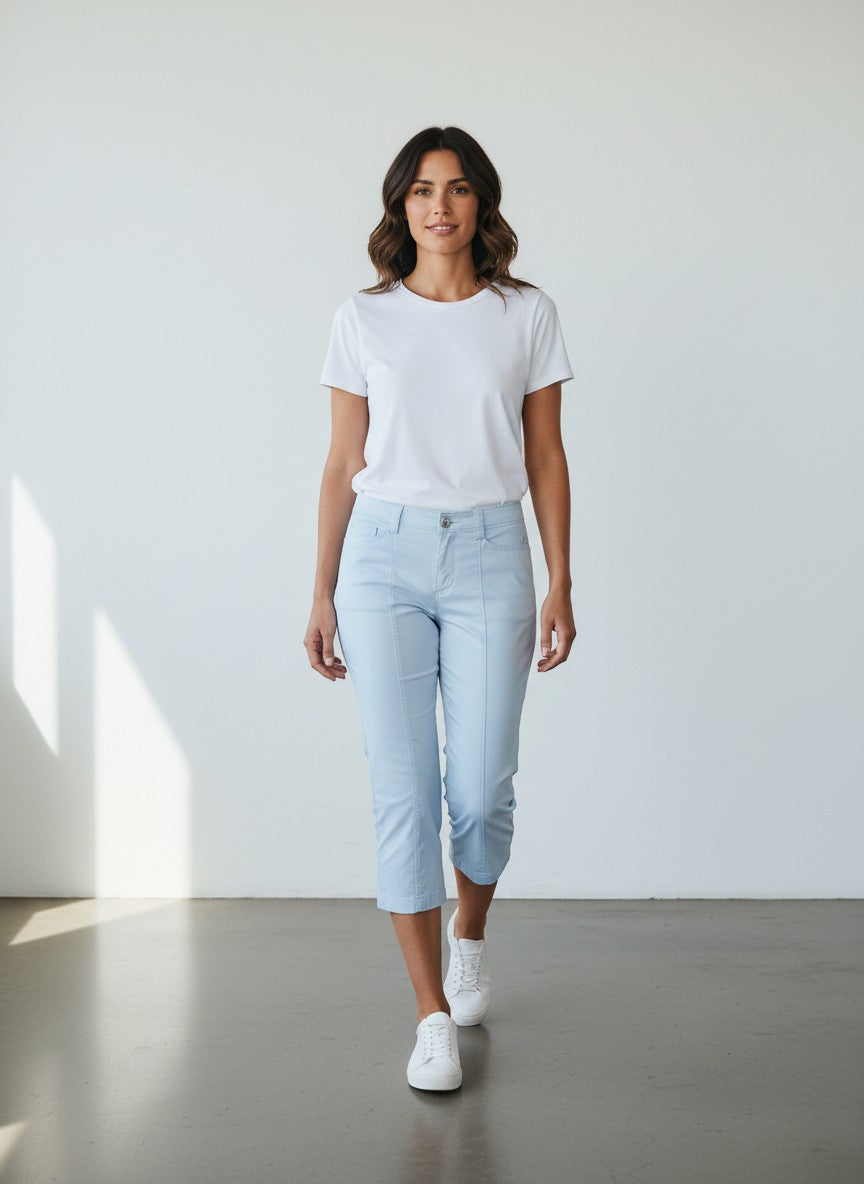 BERLIN VINTAGE CORNER light blue cropped trousers with mid-rise waist and subtle stitching details.