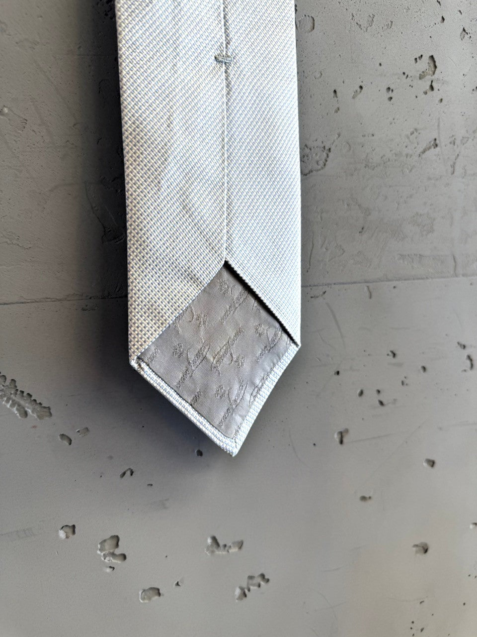 BERLIN VINTAGE CORNER light cream textured necktie with subtle weave pattern
