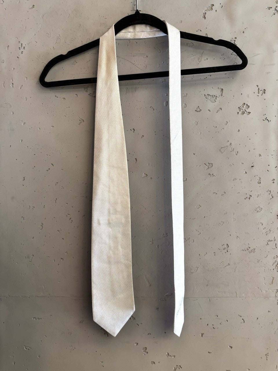 BERLIN VINTAGE CORNER light cream textured necktie. Subtle weave adds refined elegance to formal wear.