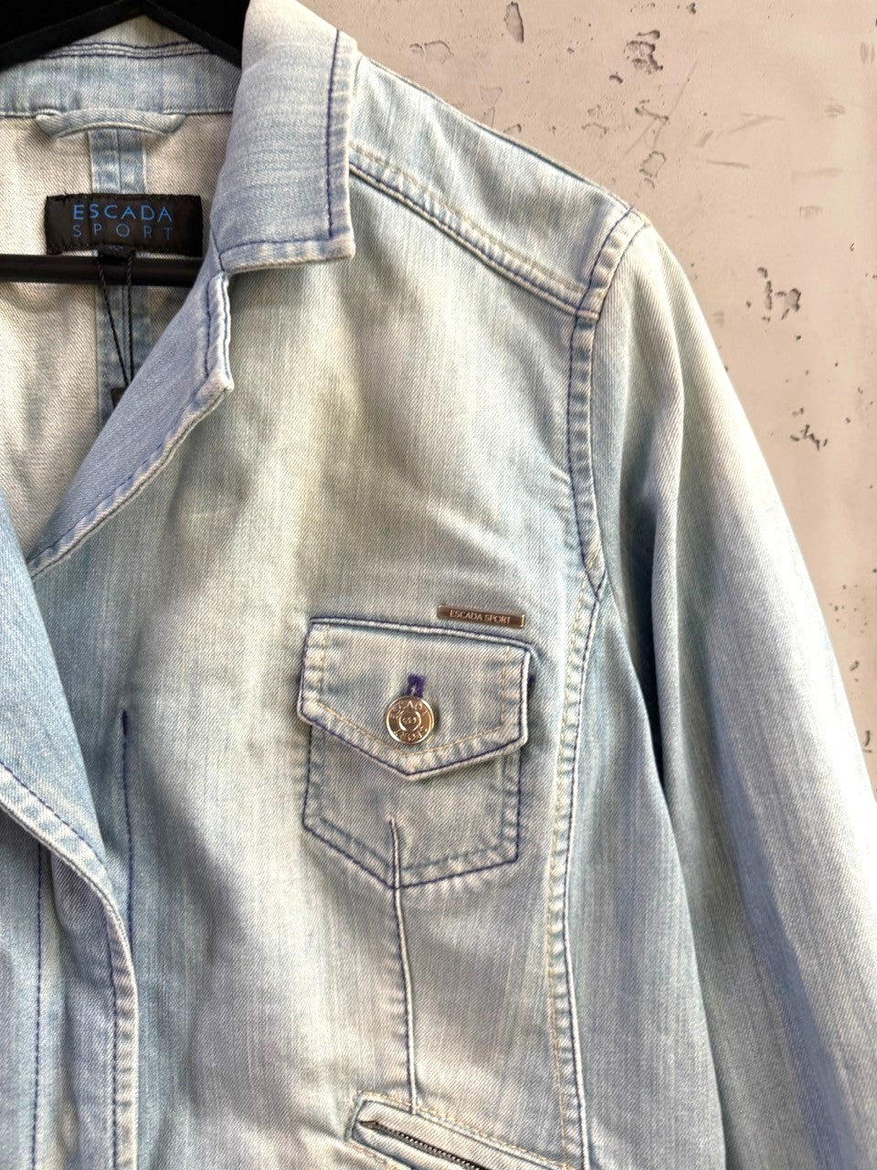 BERLIN VINTAGE CORNER light wash denim blazer jacket with buttoned chest pocket and zippered side pockets.