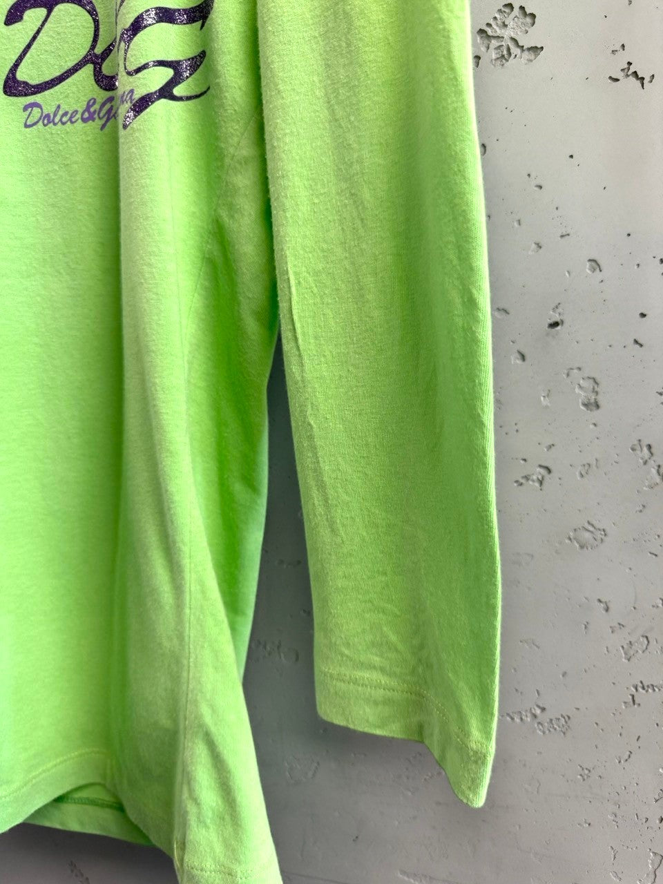 BERLIN VINTAGE CORNER lime green long sleeve cotton blend t-shirt with purple D&G logo on chest