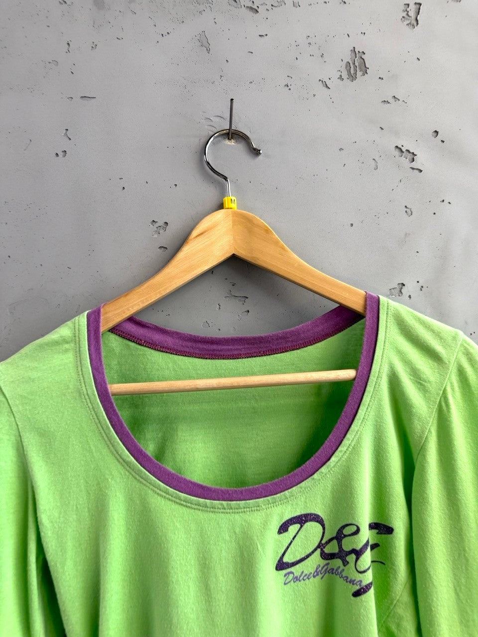 BERLIN VINTAGE CORNER lime green long sleeve cotton blend t-shirt with purple neckline and D&G logo