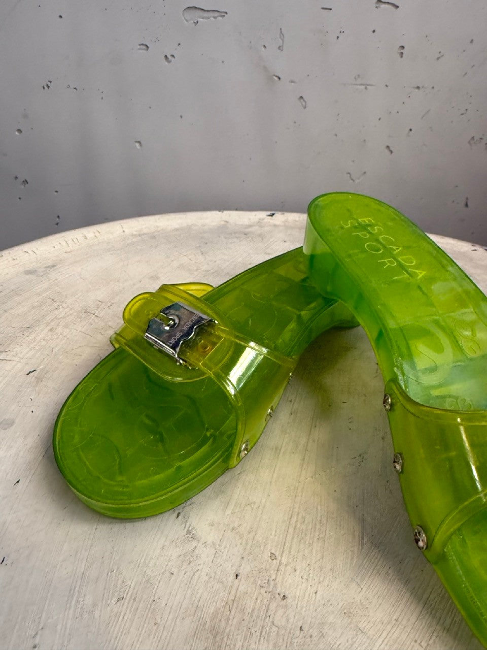 BERLIN VINTAGE CORNER lime green PVC jelly slide sandals with silver buckle and wood grain textured sole.