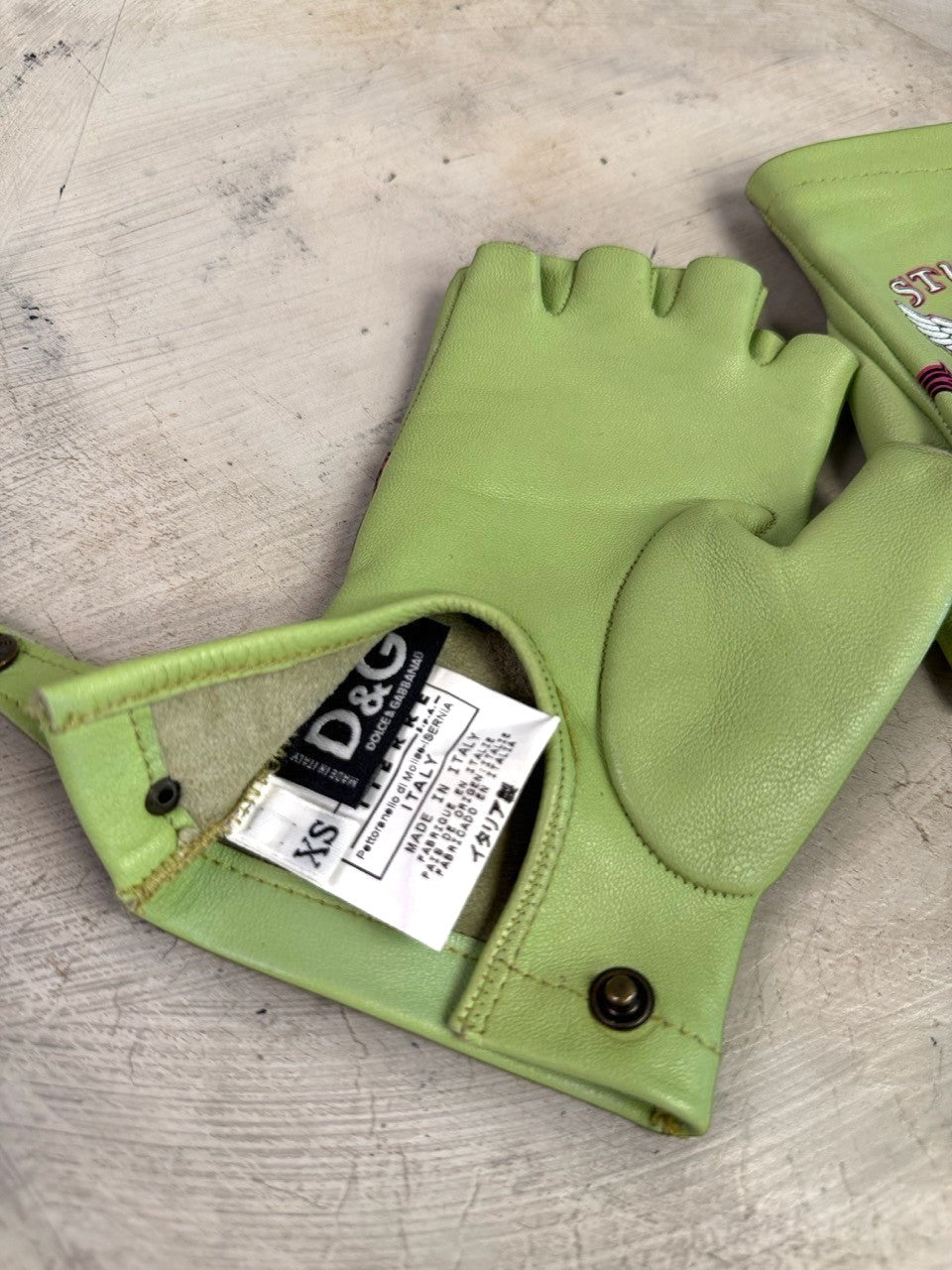 BERLIN VINTAGE CORNER D&G Dolce & Gabbana lime green fingerless leather gloves with interior brand label and snap buttons.