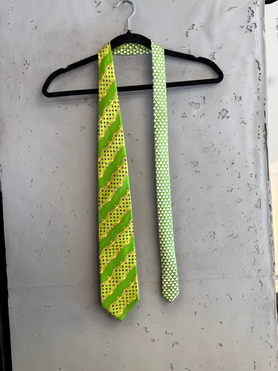 BERLIN VINTAGE CORNER lime green silk necktie with gold baroque pattern and blue accents. Reverse has green and white triangles.