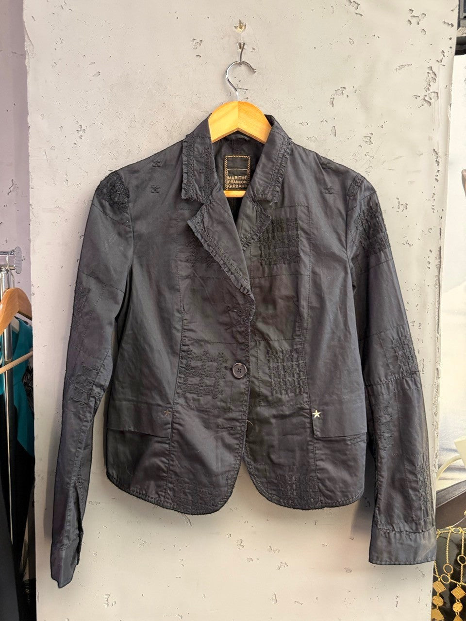 BERLIN VINTAGE CORNER black Marithé François Girbaud tailored blazer with tonal embroidery and star hardware detail.