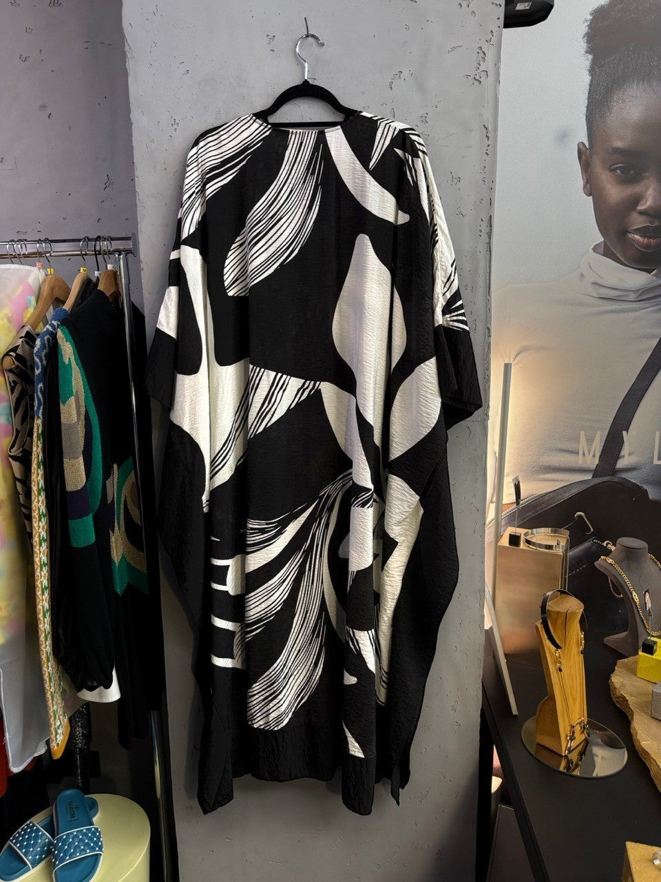 BERLIN VINTAGE CORNER Marni flowing kaftan dress in a black and white abstract print with a relaxed, draped fit.