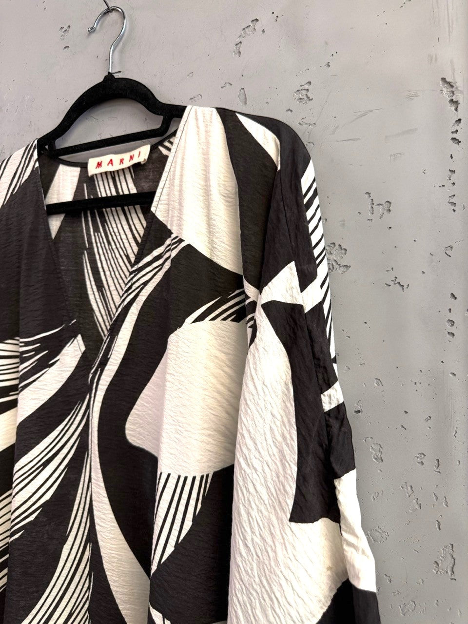 BERLIN VINTAGE CORNER Marni kaftan dress featuring a bold black and white abstract print and a V-neckline.