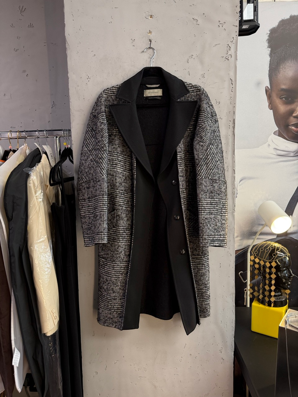BERLIN VINTAGE CORNER Max Mara Weekend houndstooth wool coat with black lapels, front view