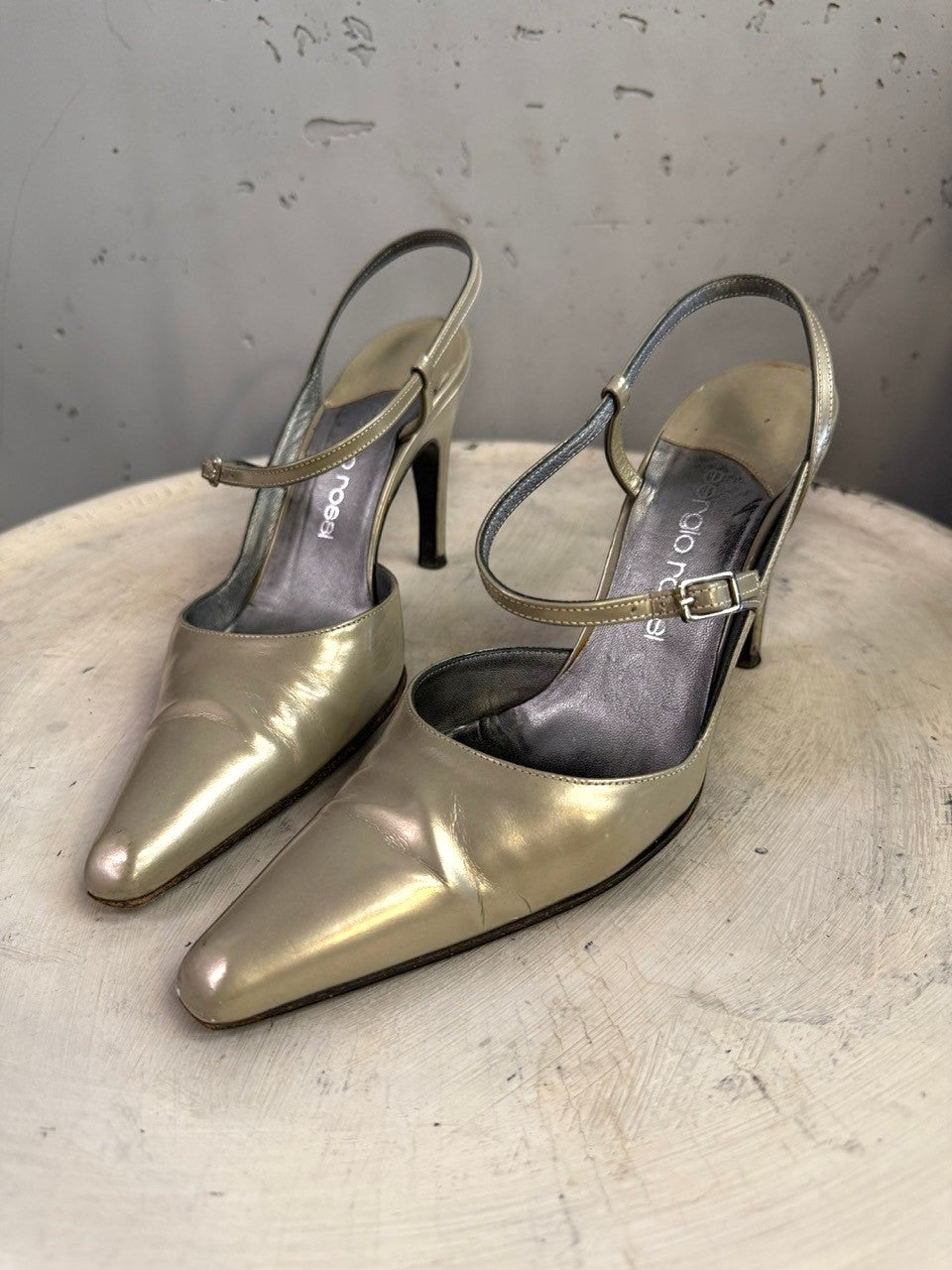 BERLIN VINTAGE CORNER metallic taupe leather pointed toe slingback heels with buckle strap.