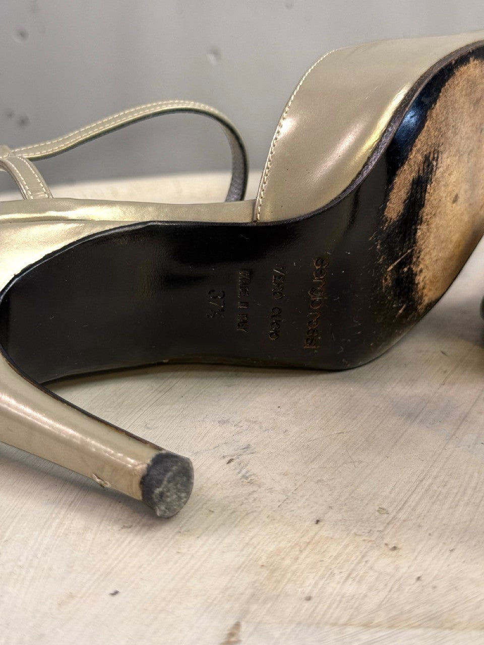 BERLIN VINTAGE CORNER metallic taupe leather slingback pointed toe heels with adjustable straps.