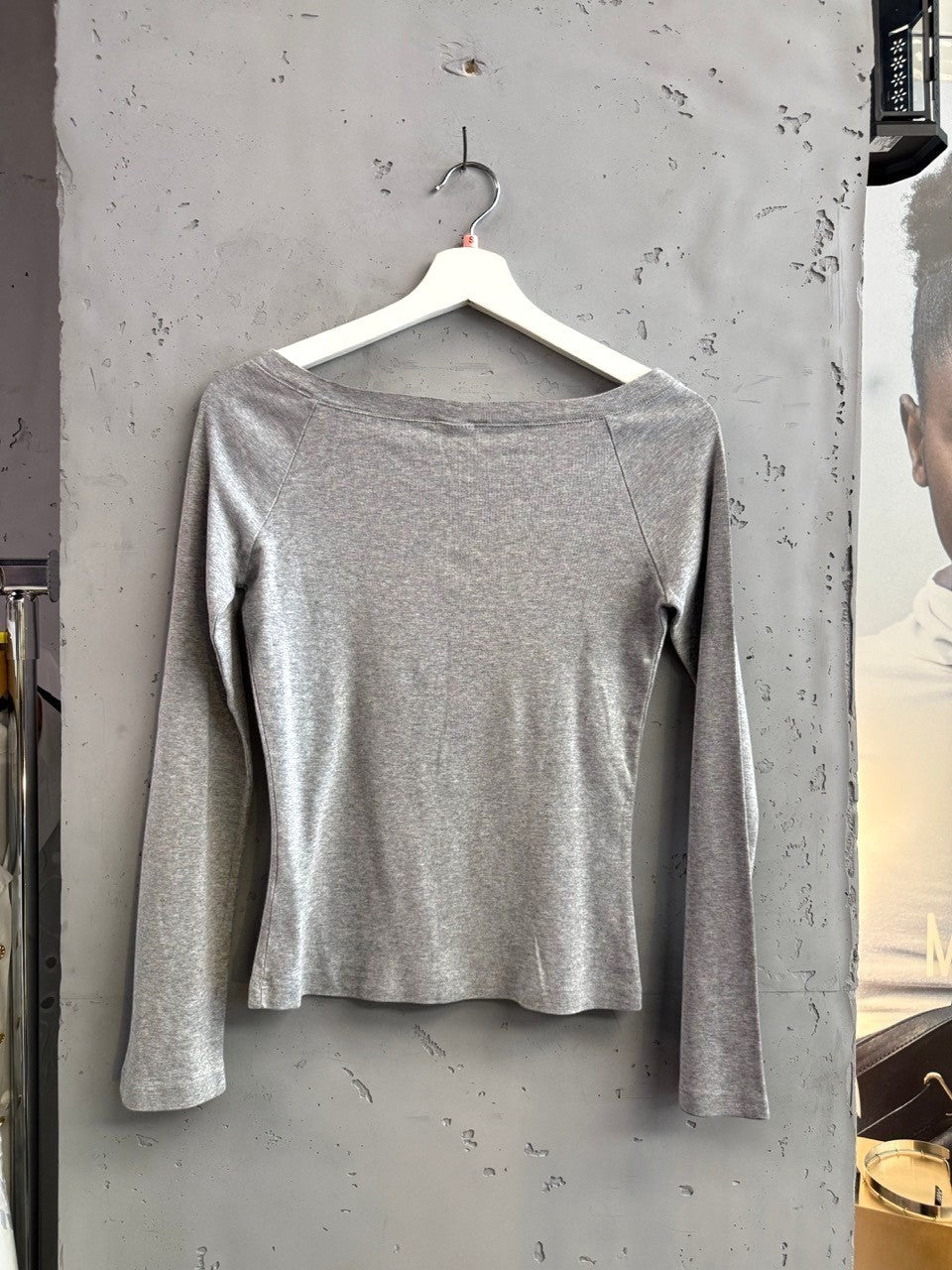 BERLIN VINTAGE CORNER grey long sleeve off-the-shoulder top with Mickey Mouse graphic and sparkling details.