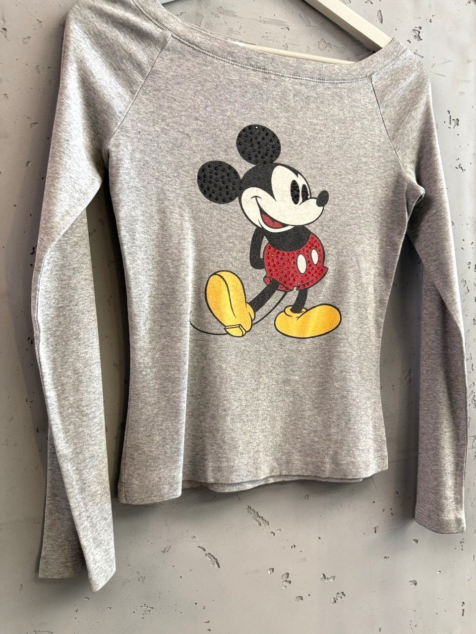 BERLIN VINTAGE CORNER grey long sleeve cotton blend top with off-the-shoulder neckline and sparkling Mickey Mouse graphic.