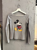 BERLIN VINTAGE CORNER grey long sleeve top with Mickey Mouse graphic and sparkling details. Off-the-shoulder neckline, raglan sleeves.
