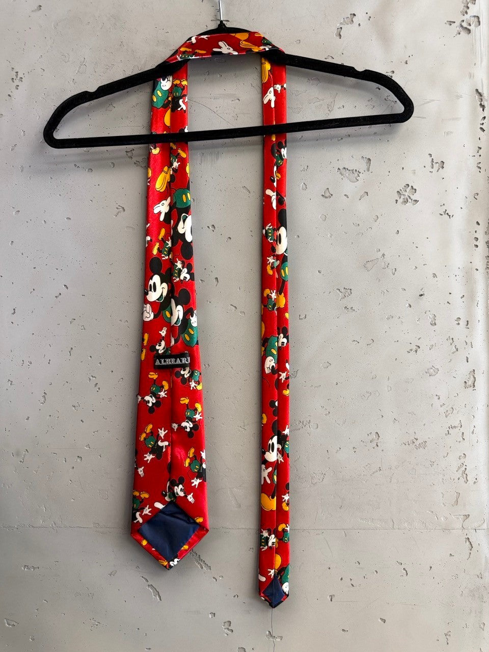 BERLIN VINTAGE CORNER red necktie with all-over classic Mickey Mouse print in yellow and green. Smooth fabric.