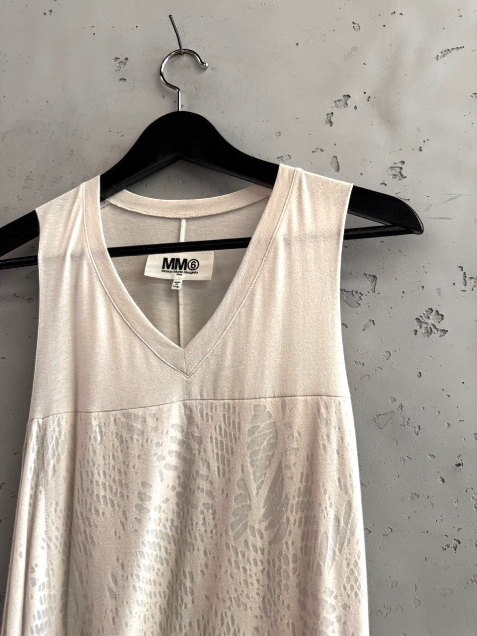BERLIN VINTAGE CORNER MM6 Maison Margiela beige V-neck sleeveless dress with lace detailing