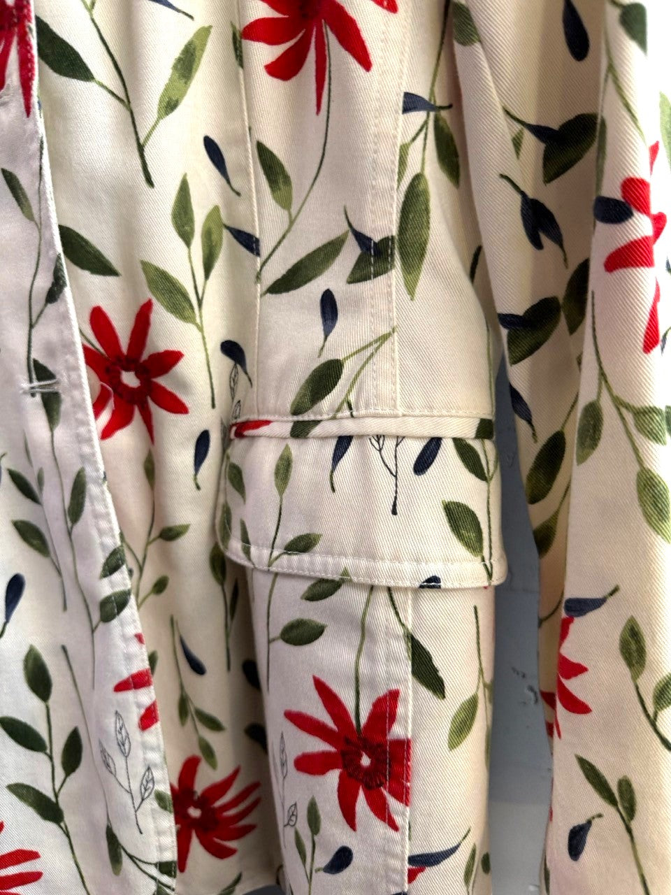 BERLIN VINTAGE CORNER Moschino denim blazer in off-white with red and green floral botanical print and flap pocket