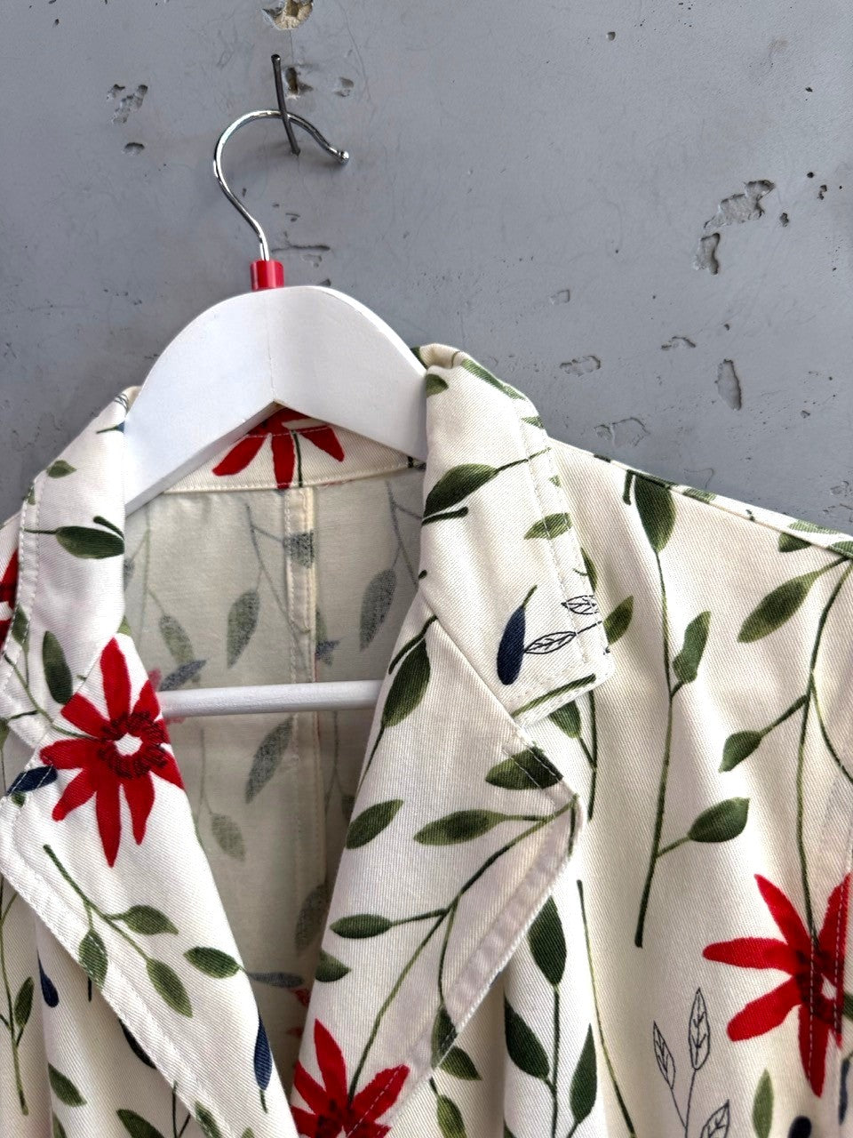 BERLIN VINTAGE CORNER Moschino denim blazer featuring an off-white base with red and green floral botanical print.