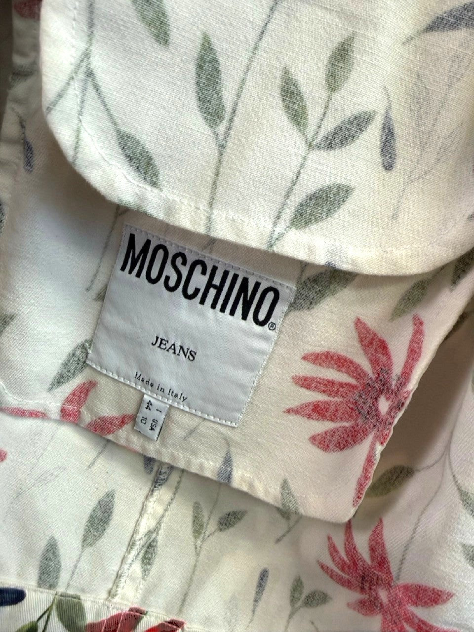 BERLIN VINTAGE CORNER Moschino Jeans denim blazer label with off-white fabric and red and green floral print