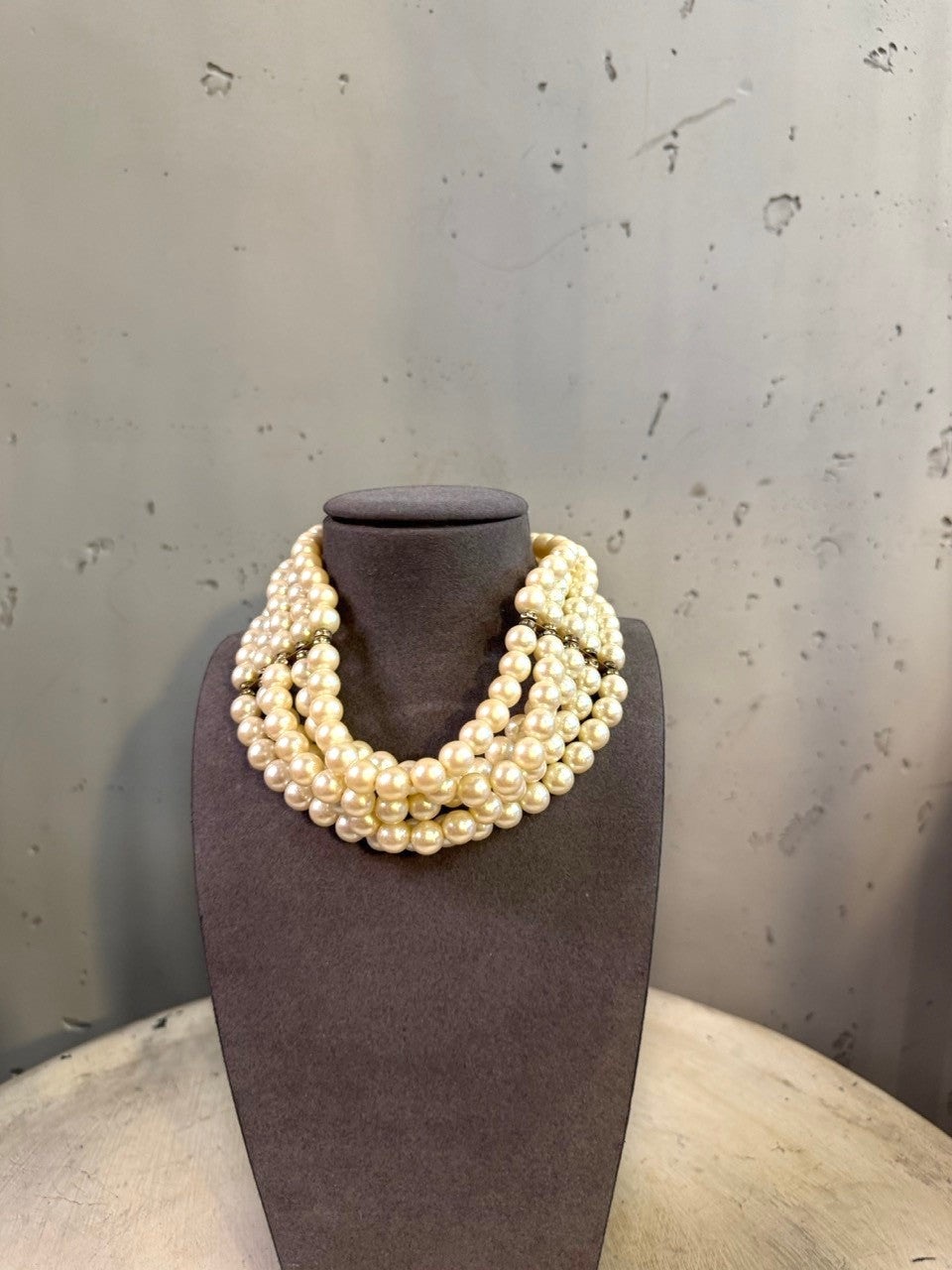 BERLIN VINTAGE CORNER multi-strand faux pearl choker necklace with ornate crystal clasp